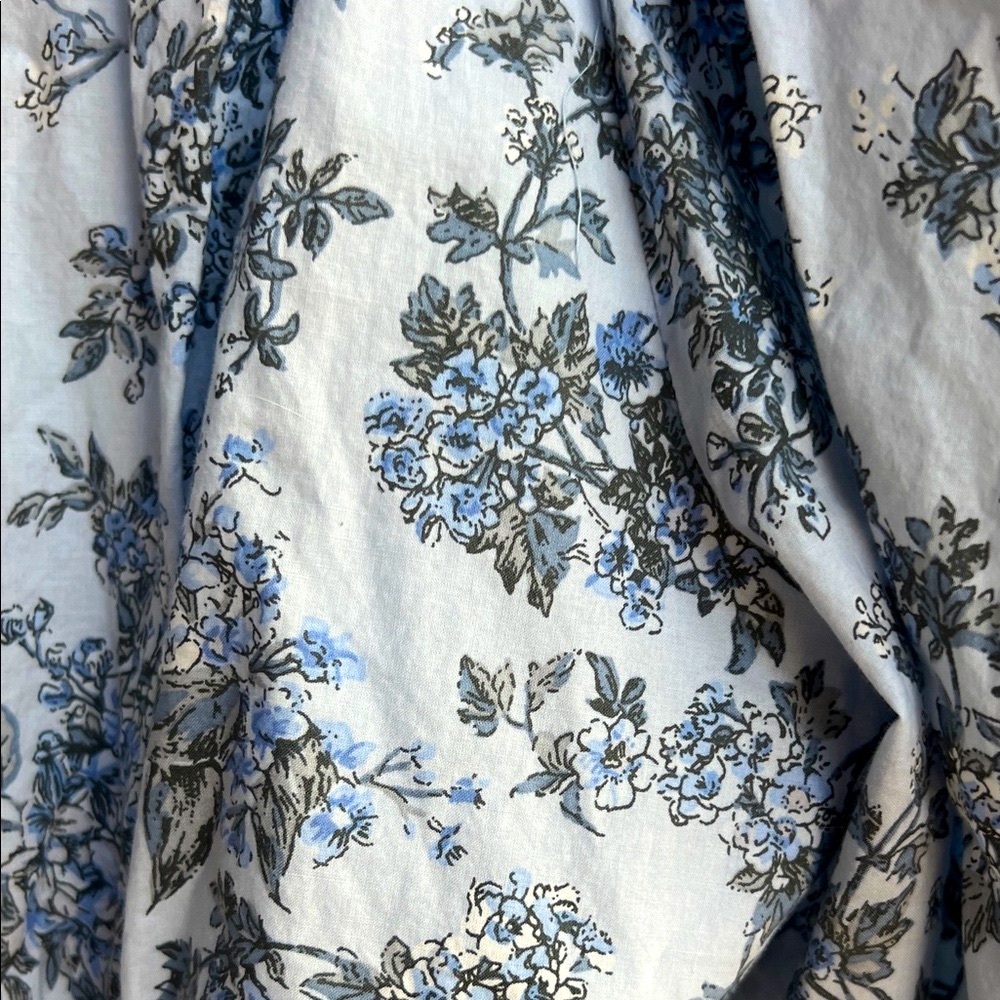 🌝 Acoa Floral V-Neck cropped smocked Blouse in Light Blue, lined - Picture 6 of 7